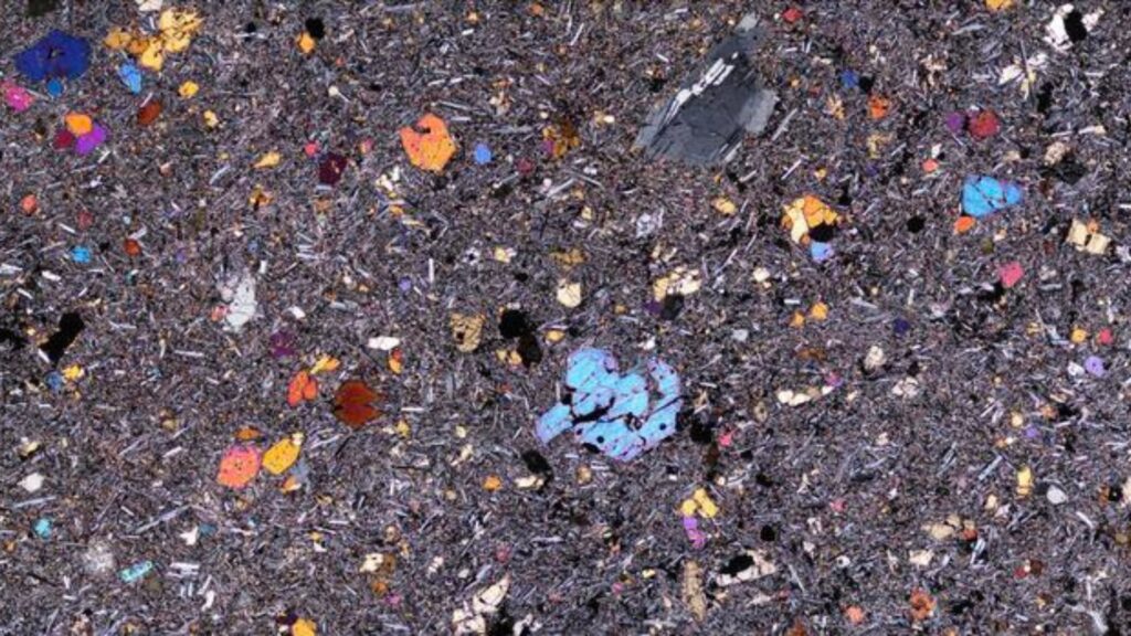 Image au microscope d'un mince éclat de l'une des roches volcaniques de Far, en Éthiopie // Source : Dr Emma Watts, University of Southampton/ Swansea University Image au microscope d'un mince éclat de l'une des roches volcaniques de Far, en Éthiopie // Source : Dr Emma Watts, University of Southampton/ Swansea University