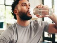 Quand il fait aussi chaud, il est crucial de bien s'hydrater. // Source : Envato
