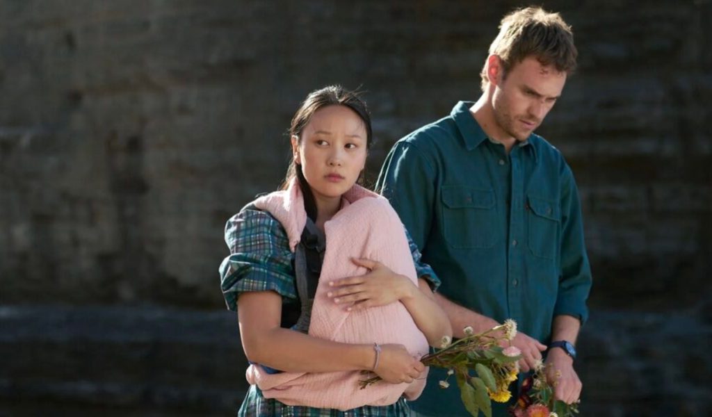 Yerin Ha et Charlie Vickers dans Les Survivants // Source : Netflix Yerin Ha et Charlie Vickers dans Les Survivants // Source : Netflix