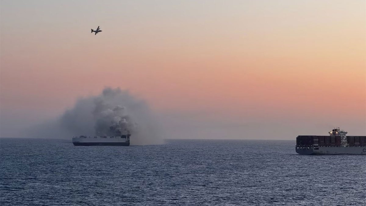 Cargo Morning Midas en feu  // Source : U.S. Coast Guard