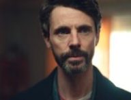 Matthew Goode dans Les Dossiers Oubliés // Source : Netflix