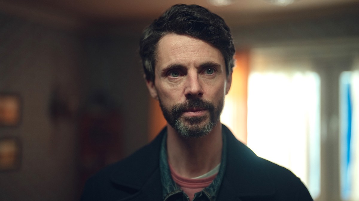 Matthew Goode dans Les Dossiers Oubliés // Source : Netflix Matthew Goode dans Les Dossiers Oubliés // Source : Netflix
