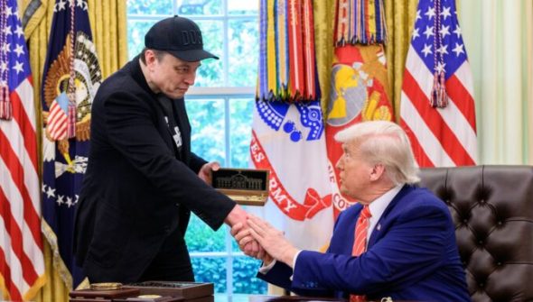 Donald Trump et Elon Musk ont tous deux été diplômés de l'établissement, à trente ans d'écart // Source : Molly Riley