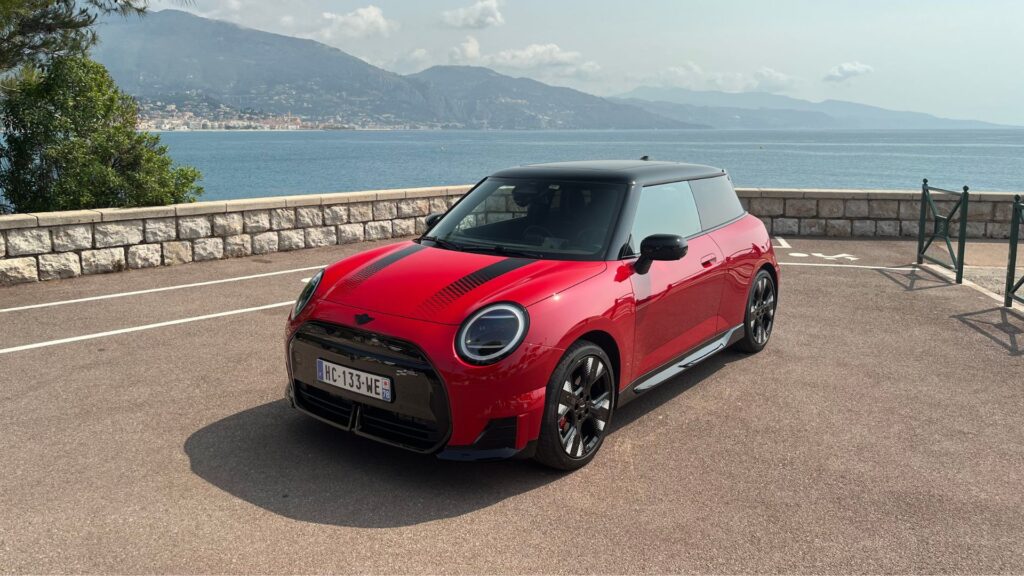 La Mini John Cooper Works E // Source : Robin San Vicente pour Numerama La Mini John Cooper Works E // Source : Robin San Vicente pour Numerama