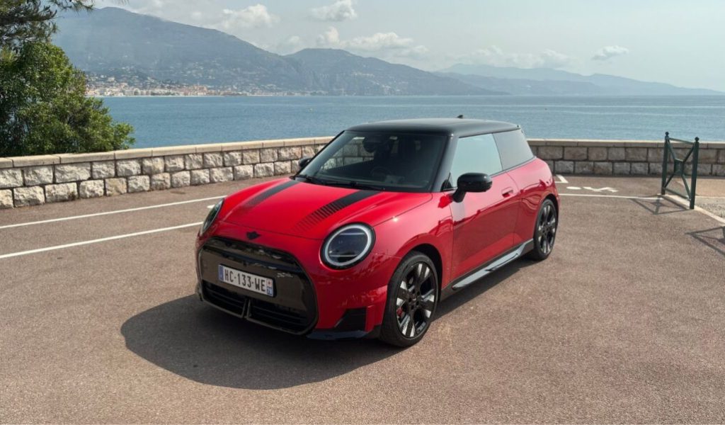 La Mini John Cooper Works E // Source : Robin San Vicente pour Numerama La Mini John Cooper Works E // Source : Robin San Vicente pour Numerama
