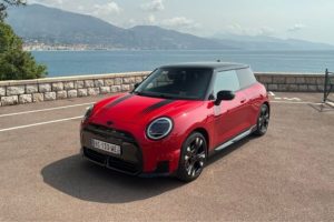 La Mini John Cooper Works E // Source : Robin San Vicente pour Numerama La Mini John Cooper Works E // Source : Robin San Vicente pour Numerama