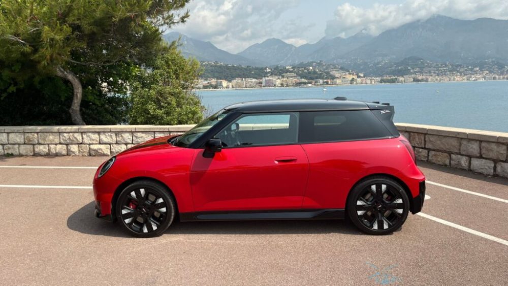 La Mini John Cooper Works E // Source : Robin San Vicente pour Numerama La Mini John Cooper Works E // Source : Robin San Vicente pour Numerama