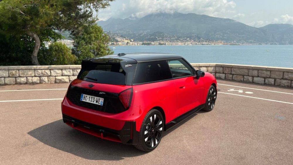 La Mini John Cooper Works E // Source : Robin San Vicente pour Numerama La Mini John Cooper Works E // Source : Robin San Vicente pour Numerama