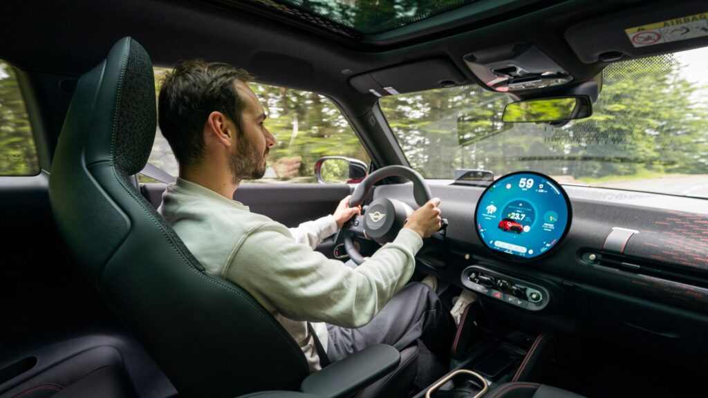 La Mini John Cooper Works E // Source : SIX: TRENTE pour Numerama