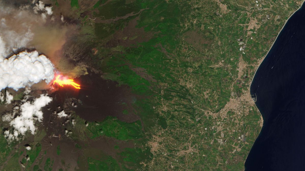 L'éruption de l'Etna vue depuis l'espace. // Source : Copernicus Sentinel data (2025), ESA (image recadrée)