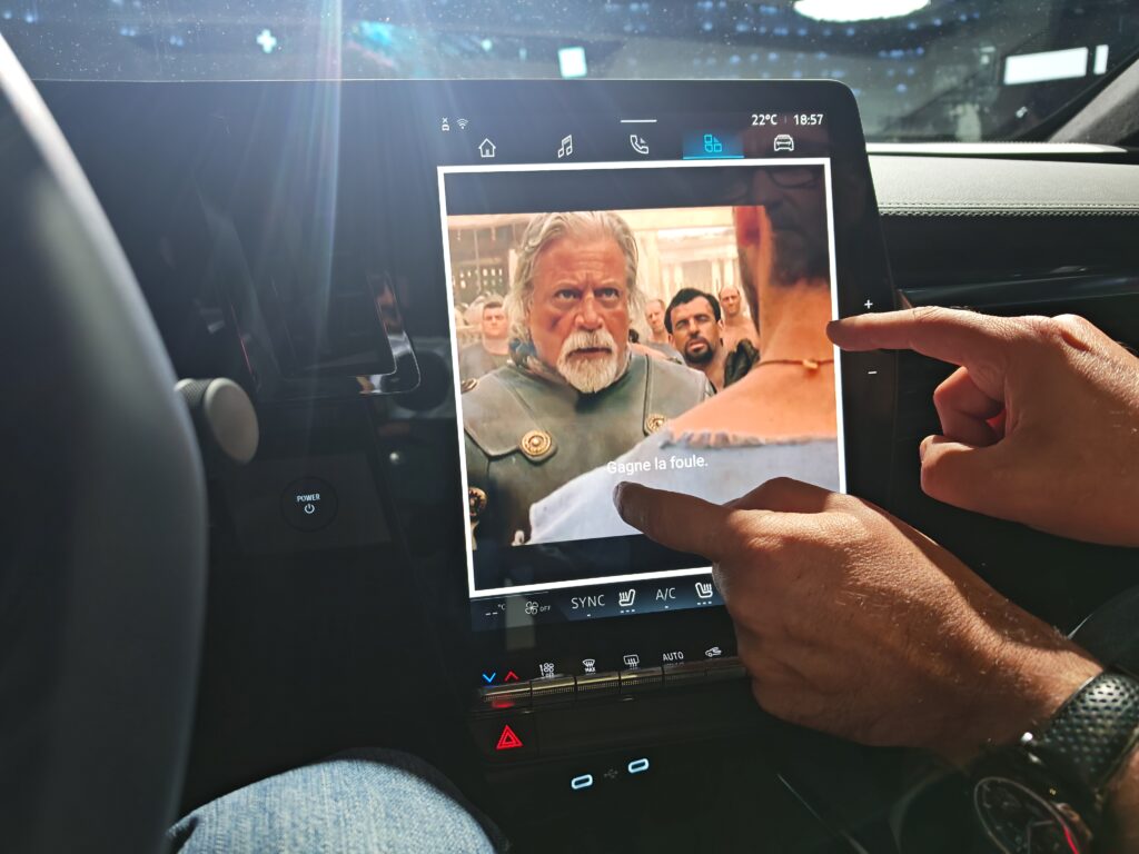 L'écran vertical de l'Alpine A390 n'est pas le plus adapté pour des contenus vidéo // Source : Numerama L'écran vertical de l'Alpine A390 n'est pas le plus adapté pour des contenus vidéo // Source : Numerama
