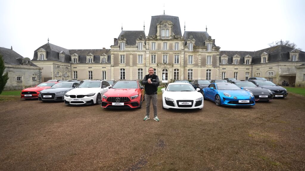 La Boiserie avec 30 voitures à gagner lors de son concours (et son château derrière) // Source : Capture Numerama via thierry vigneau Boiserie sur YouTube La Boiserie avec 30 voitures à gagner lors de son concours (et son château derrière) // Source : Capture Numerama via thierry vigneau Boiserie sur YouTube