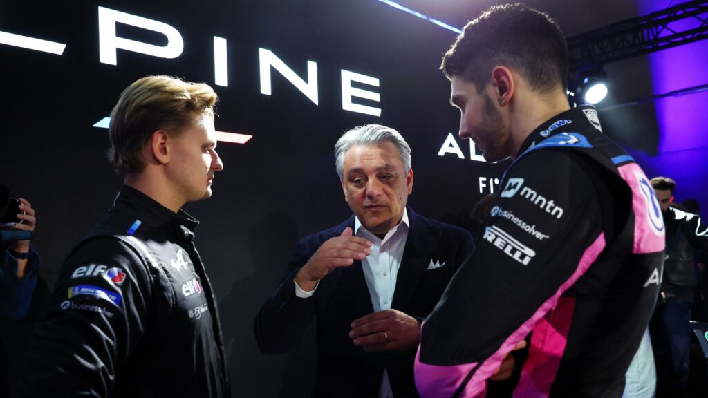 Luca de Meo à la soirée de lancement de la saison de F1 et WEC en 2024 // Source : Alpine Luca de Meo à la soirée de lancement de la saison de F1 et WEC en 2024 // Source : Alpine