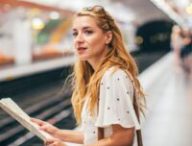 Une personne dans le métro. // Source : Canva Une personne dans le métro. // Source : Canva
