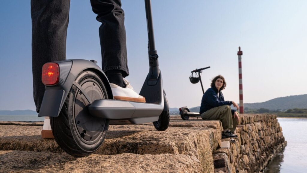 LA trottinette Ninebot E2 Pro E // Source : Ninebot Segway LA trottinette Ninebot E2 Pro E // Source : Ninebot Segway