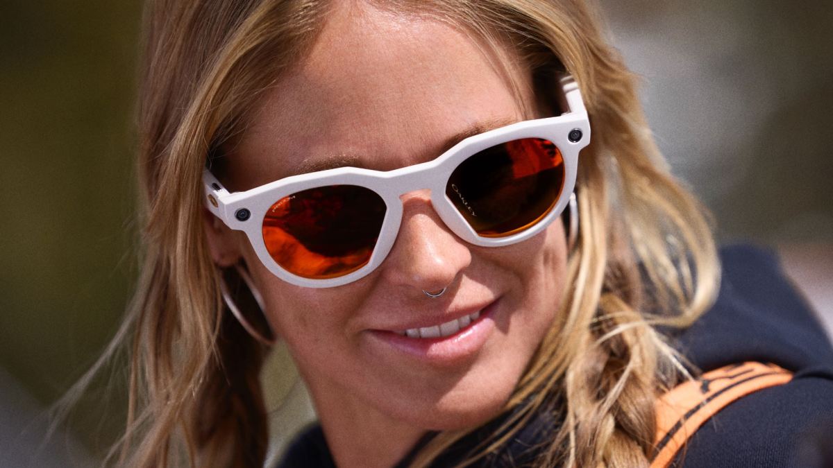 Les Oakley Meta ont un design plus voyant que les Meta Ray-Ban, mais ne vont pas trop loin dans l'extravant. // Source : Meta Les Oakley Meta ont un design plus voyant que les Meta Ray-Ban, mais ne vont pas trop loin dans l'extravant. // Source : Meta
