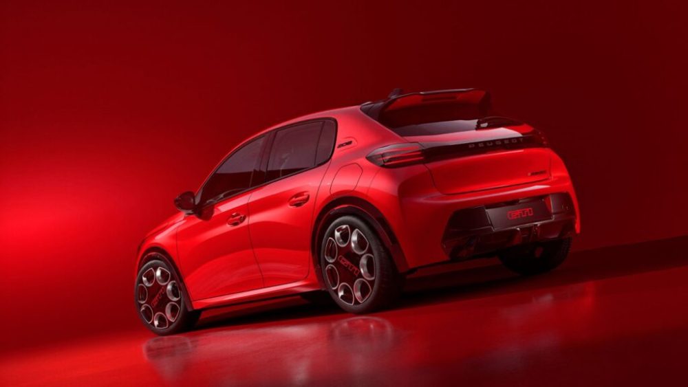 La nouvelle Peugeot E-208 GTi (2025) // Source : Peugeot La nouvelle Peugeot E-208 GTi (2025) // Source : Peugeot