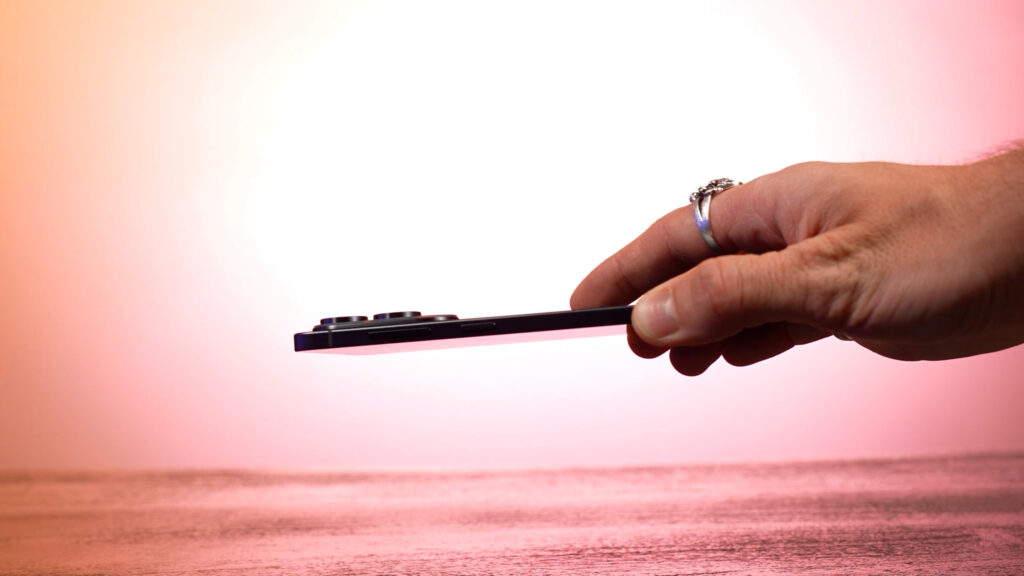 Le Samsung Galaxy S25 Edge. // Source : Numerama Le Samsung Galaxy S25 Edge. // Source : Numerama
