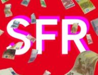 Une pluie d'argent sur le logo SFR. // Source : Numerama Une pluie d'argent sur le logo SFR. // Source : Numerama