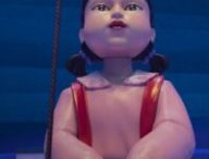 Oui, même l'effrayante poupée a été construite pour de vrai // Source : Netflix Oui, même l'effrayante poupée a été construite pour de vrai // Source : Netflix
