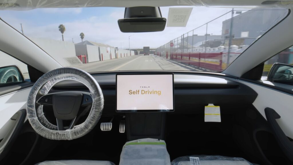 Les Tesla peuvent se conduire toutes seules dans l'usine // Source : Tesla Les Tesla peuvent se conduire toutes seules dans l'usine // Source : Tesla