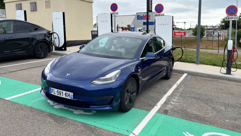 Une Tesla Model 3 d'occasion, ça vaut quoi ? // Source : Robin San Vicente pour Numerama Une Tesla Model 3 d'occasion, ça vaut quoi ? // Source : Robin San Vicente pour Numerama