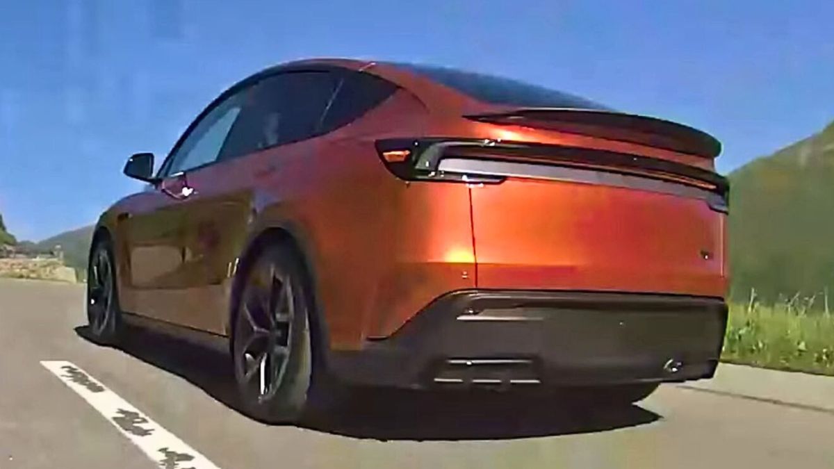 Le nouveau Tesla Model Y Performance surpris sur la route // Source : Nextmove Le nouveau Tesla Model Y Performance surpris sur la route // Source : Nextmove