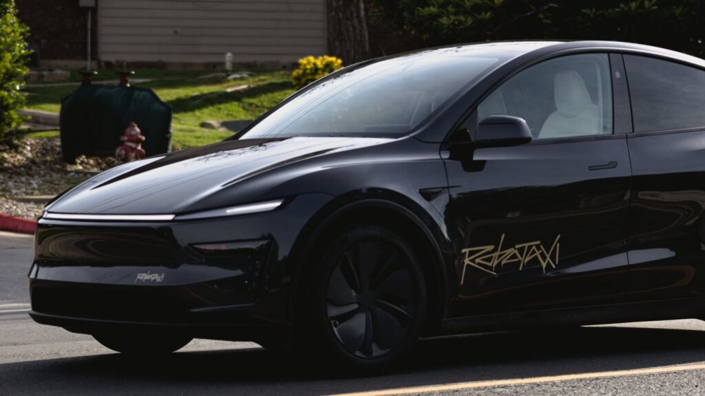 Le Tesla Model Y en version Robotaxi au Texas // Source : Adan Guajardo via X Le Tesla Model Y en version Robotaxi au Texas // Source : Adan Guajardo via X