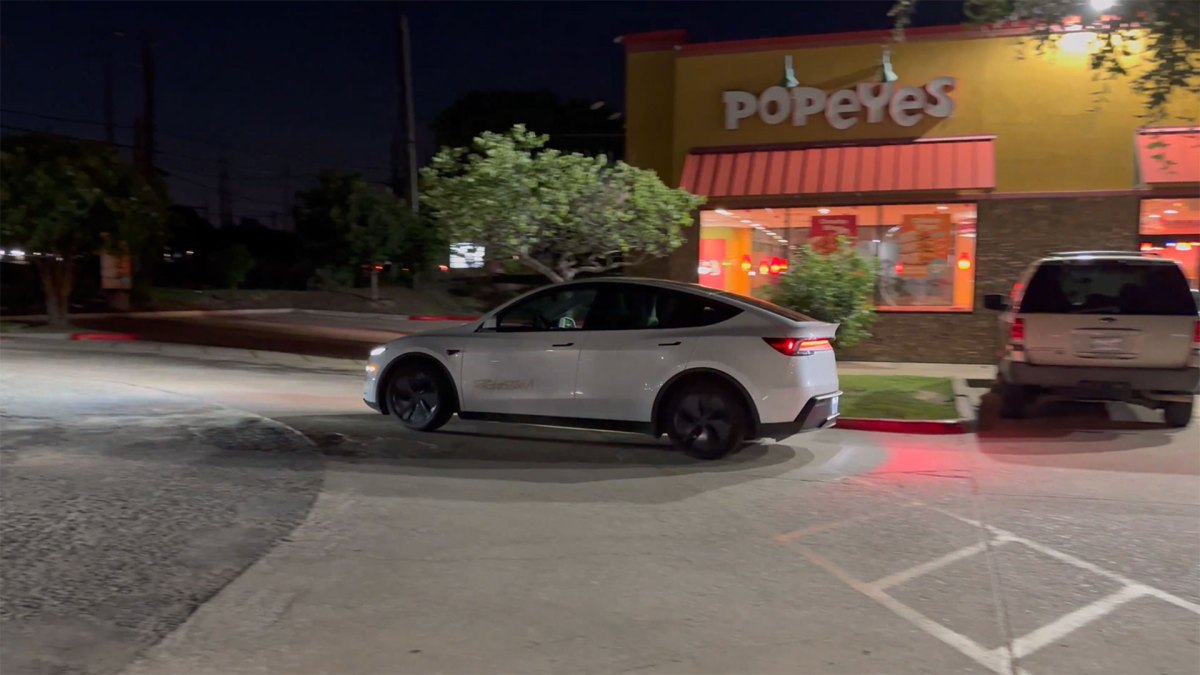 « Éviter les chatons gris sur le bitume gris » : pourquoi les robotaxis Tesla ne roulent pas toute la nuit