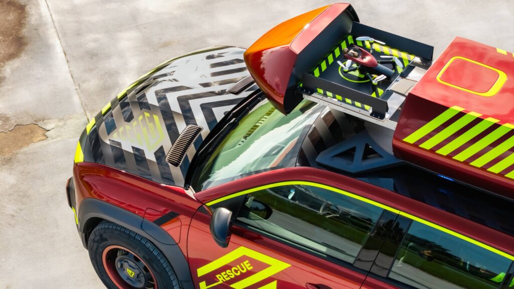 Drone intégré sur le toit du Vision 4Rescue // Source : Renault Drone intégré sur le toit du Vision 4Rescue // Source : Renault