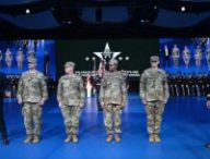 Le secrétaire de l’Armée, Dan Driscoll, s’adresse au public lors d’une cérémonie de mise en service du détachement 201 : le Corps exécutif d’innovation (EIC) de l’Armée, à Conmy Hall, Joint Base Myer-Henderson Hall, en Virginie, le 13 juin 2025. L’EIC de l’Armée est une initiative qui intègre des cadres dirigeants du secteur technologique au service actif au sein de la Réserve de l’Armée. (Photo de l’U.S. Army par Leroy Council) // Domaine public Le secrétaire de l’Armée, Dan Driscoll, s’adresse au public lors d’une cérémonie de mise en service du détachement 201 : le Corps exécutif d’innovation (EIC) de l’Armée, à Conmy Hall, Joint Base Myer-Henderson Hall, en Virginie, le 13 juin 2025. L’EIC de l’Armée est une initiative qui intègre des cadres dirigeants du secteur technologique au service actif au sein de la Réserve de l’Armée. (Photo de l’U.S. Army par Leroy Council) // Domaine public