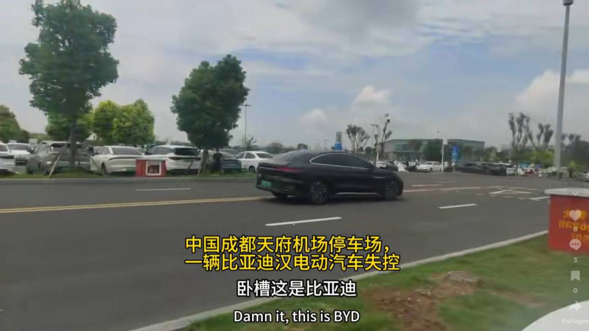BYD Han hors de contrôle à l'aéroport de Chengdu // Source : Keivene surTiktok BYD Han hors de contrôle à l'aéroport de Chengdu // Source : Keivene surTiktok