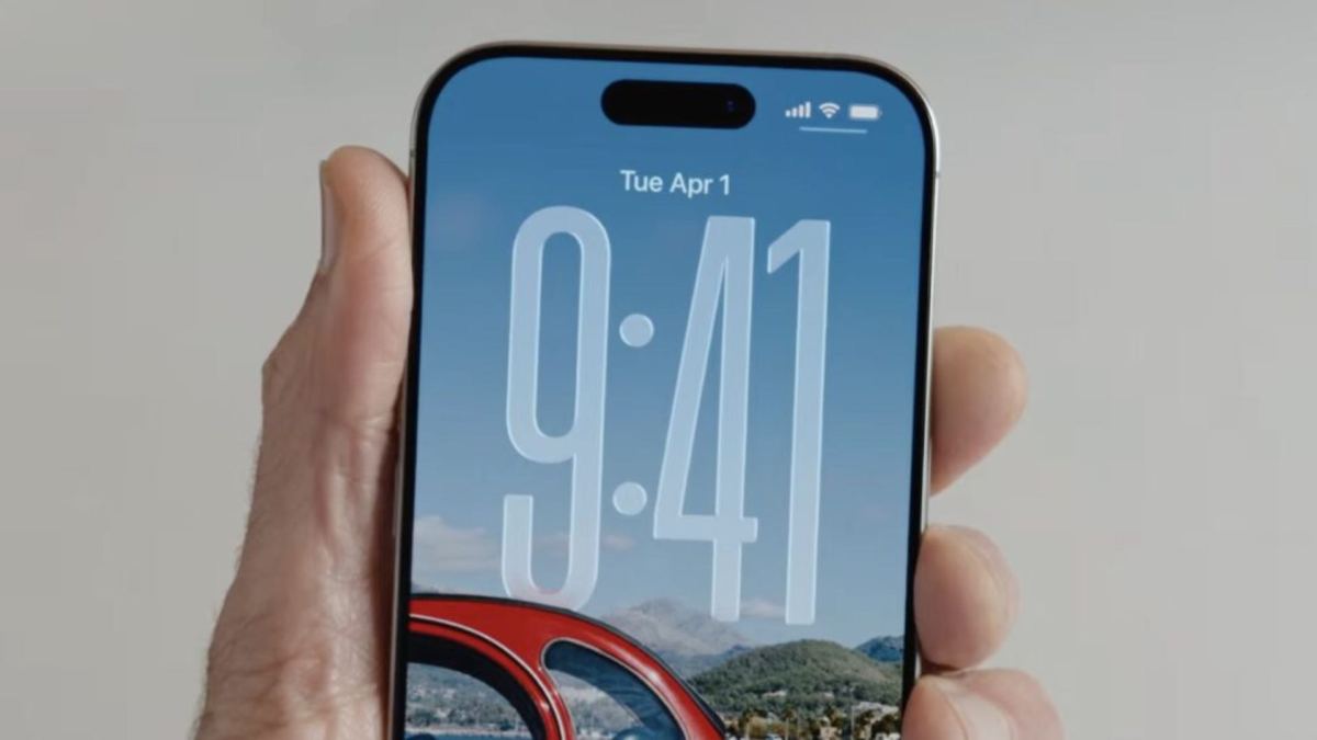 L'heure géante dans iOS 26. // Source : Numerama L'heure géante dans iOS 26. // Source : Numerama