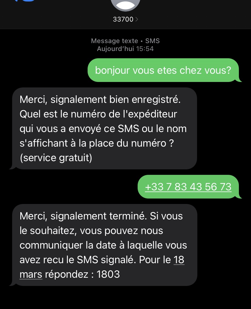 Lorsque vous recevez un spam par SMS, transférez-le au numéro 33700, sans commentaires. Vous recevrez alors un message du 33700 vous invitant à compléter un signalement. // Source : CNIL Lorsque vous recevez un spam par SMS, transférez-le au numéro 33700, sans commentaires. Vous recevrez alors un message du 33700 vous invitant à compléter un signalement. // Source : CNIL