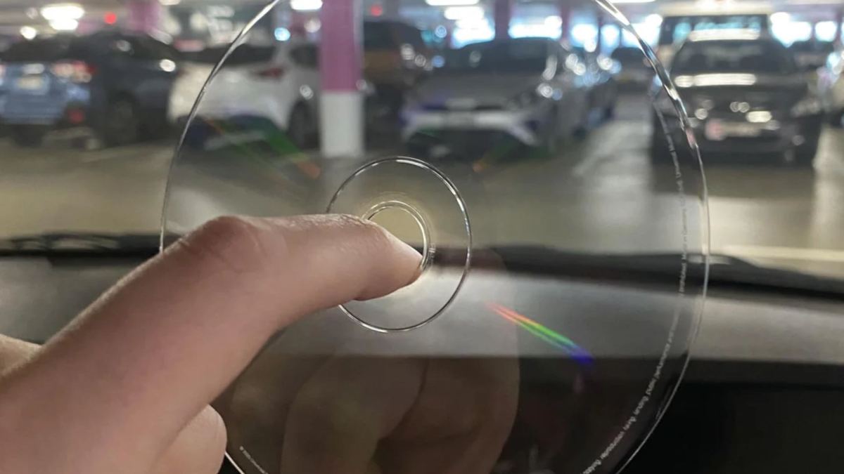 Le CD transparent de Lorde. // Source : Reddit Le CD transparent de Lorde. // Source : Reddit