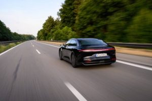 Lucid Air Grand Touring sur autoroute // Source : Lucid Lucid Air Grand Touring sur autoroute // Source : Lucid