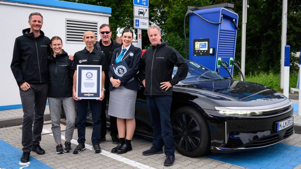 Record de 1 205 km en une charge homologué // Source : Lucid Record de 1 205 km en une charge homologué // Source : Lucid