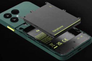 La batterie du Fairphone 6 s'enlève facilement // Source : Fairphone La batterie du Fairphone 6 s'enlève facilement // Source : Fairphone
