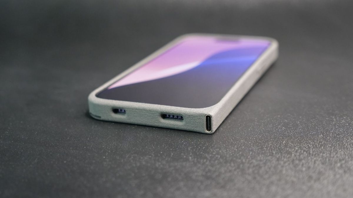 Une coque d'iPhone qui propose de l'USB-C // Source : Exploring the Simulation Une coque d'iPhone qui propose de l'USB-C // Source : Exploring the Simulation