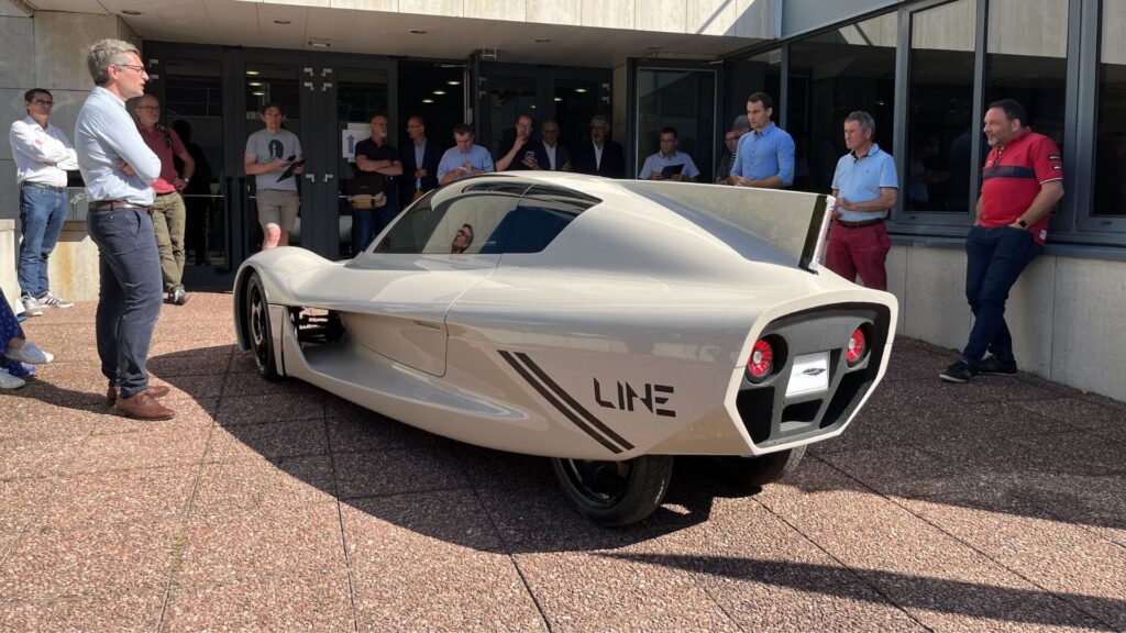 La start-up Facteur Dix a présenté son concept de voiture électrique du futur LINE // Source : Robin San Vicente pour Numerama
