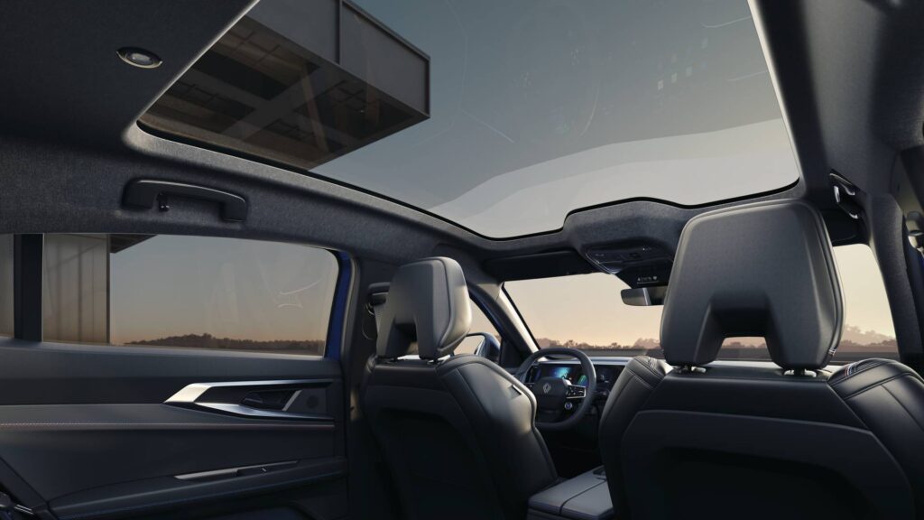 Renault Scénic e-tech et son toit panoramique solarbay // Source : Renault Renault Scénic e-tech et son toit panoramique solarbay // Source : Renault