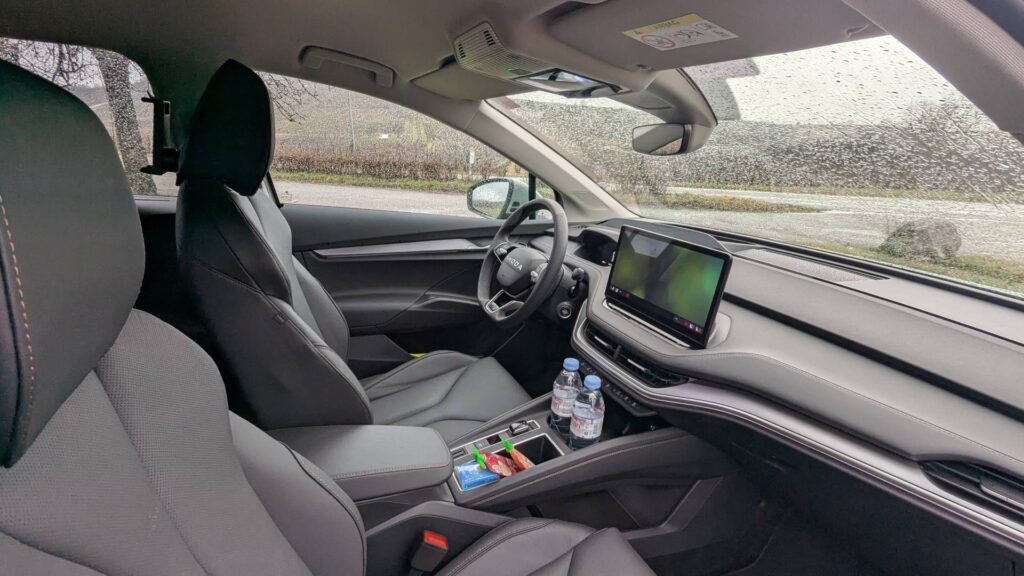 Intérieur du Skoda Elroq finition loft // Source : Raphaelle Baut pour Numerama