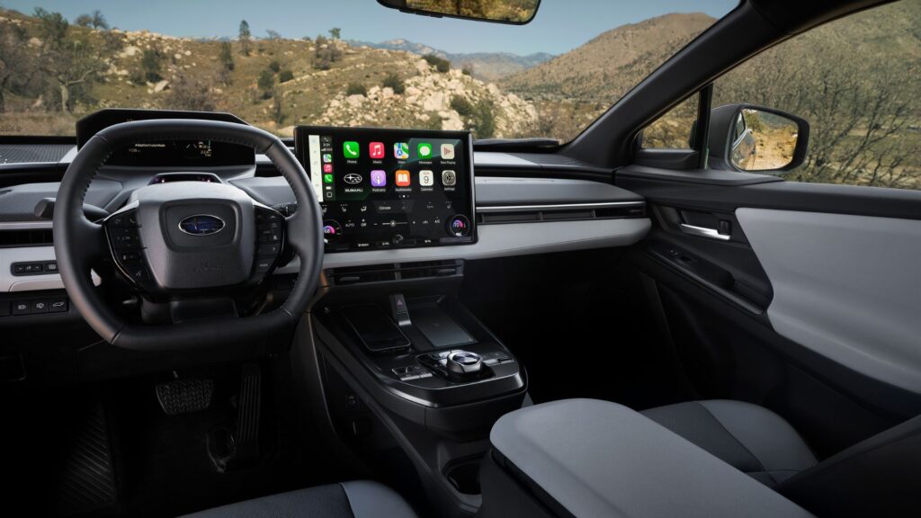 L'intérieur est commun aux trois nouvelles voitures électriques // Source : Subaru L'intérieur est commun aux trois nouvelles voitures électriques // Source : Subaru