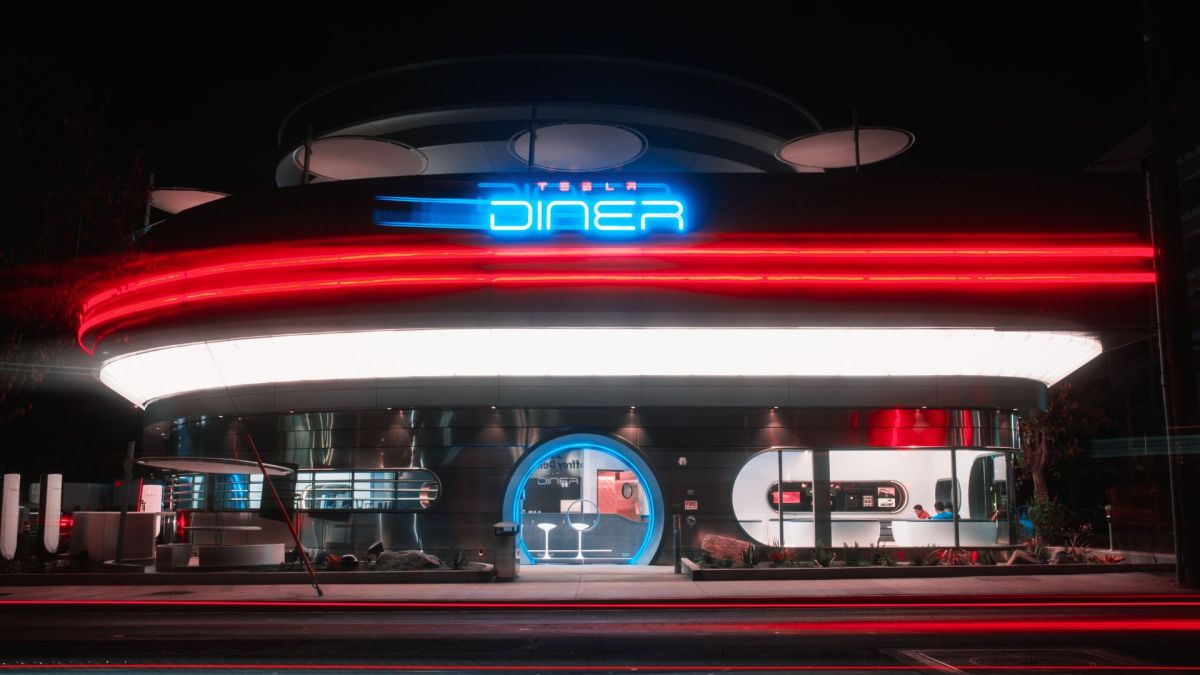 Le nouveau restaurant Tesla Diner à Hollywood // Source : Tesla via X Le nouveau restaurant Tesla Diner à Hollywood // Source : Tesla via X