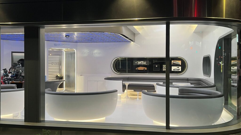 L'intérieur futuriste du restaurant de Tesla // Source : BradGoldberg via X