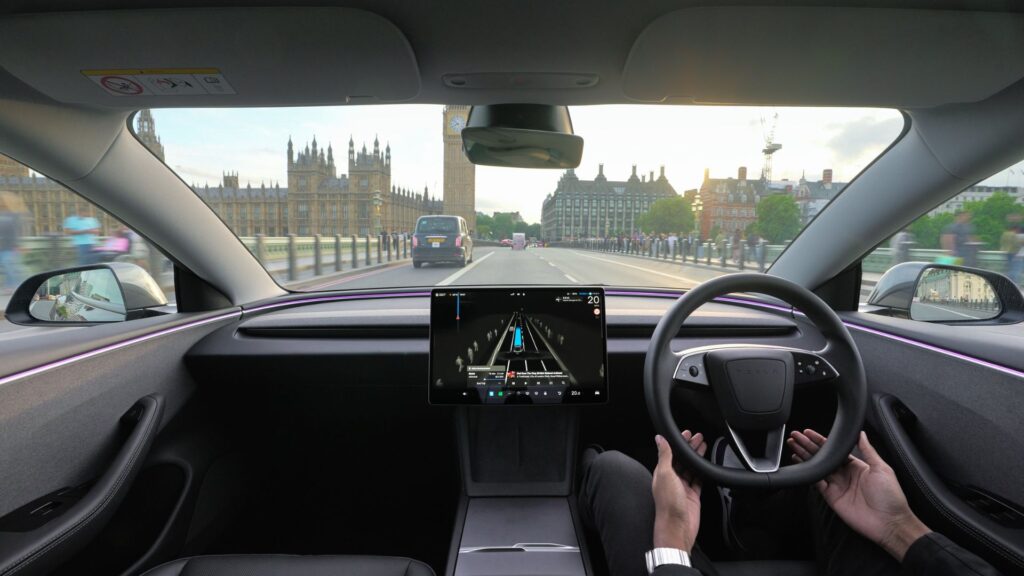Tesla a testé sa conduite autonome FSD à Londres // Source : Tesla Tesla a testé sa conduite autonome FSD à Londres // Source : Tesla