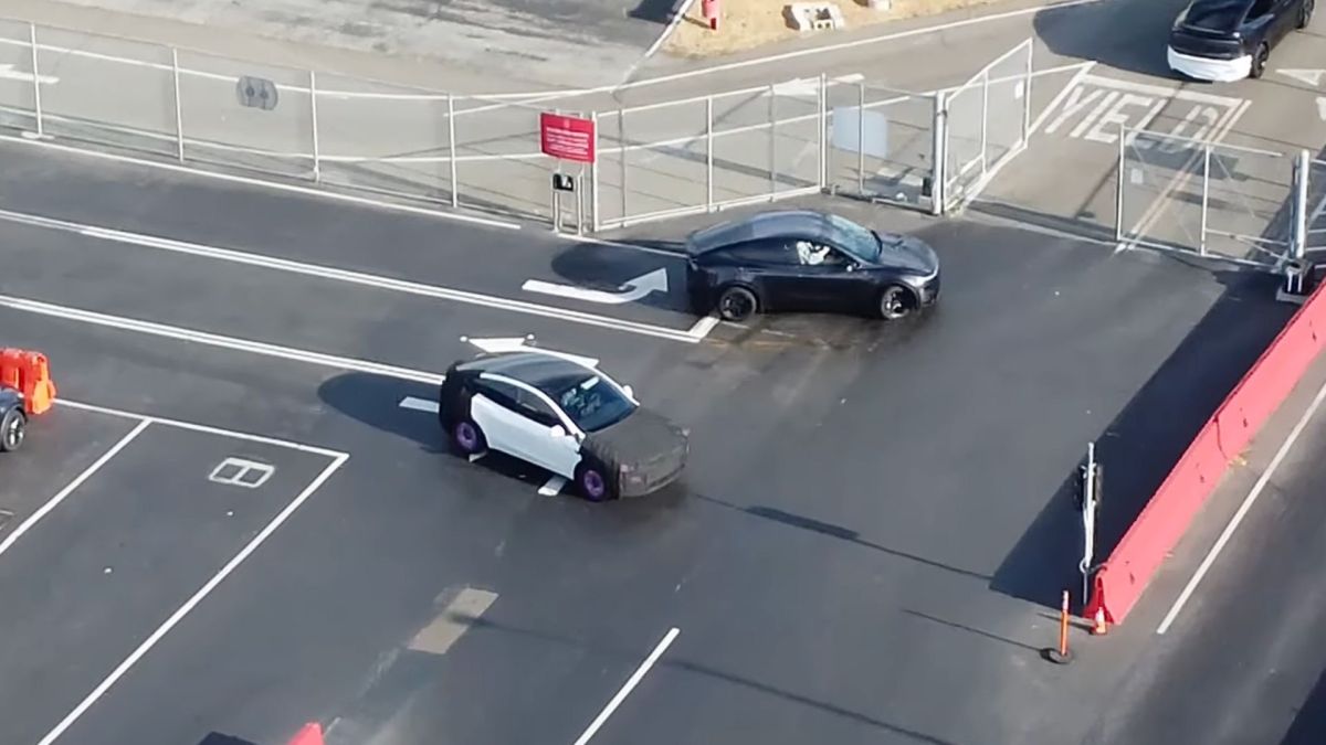 Encore un nouveau prototype de Tesla Model Y plus petit surpris ? // Source : Met God in Wilderness Encore un nouveau prototype de Tesla Model Y plus petit surpris ? // Source : Met God in Wilderness