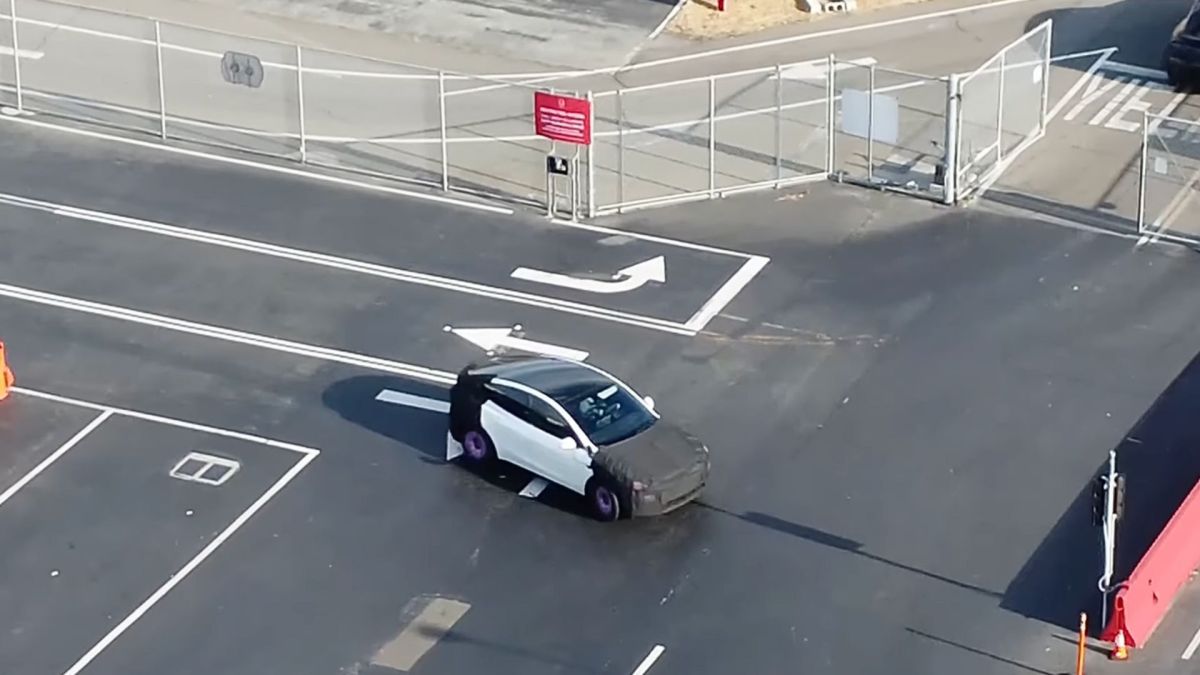 Encore un nouveau prototype de Tesla Model Y plus petit surpris ? // Source : Met God in Wilderness Encore un nouveau prototype de Tesla Model Y plus petit surpris ? // Source : Met God in Wilderness