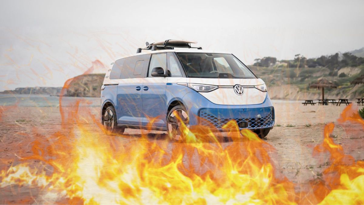 Un Volkswagen ID.Buzz a pris feu en Bretagne, près de Saint-Brieuc // Source : Montage de Robin San Vicente pour Numerama Un Volkswagen ID.Buzz a pris feu en Bretagne, près de Saint-Brieuc // Source : Montage de Robin San Vicente pour Numerama