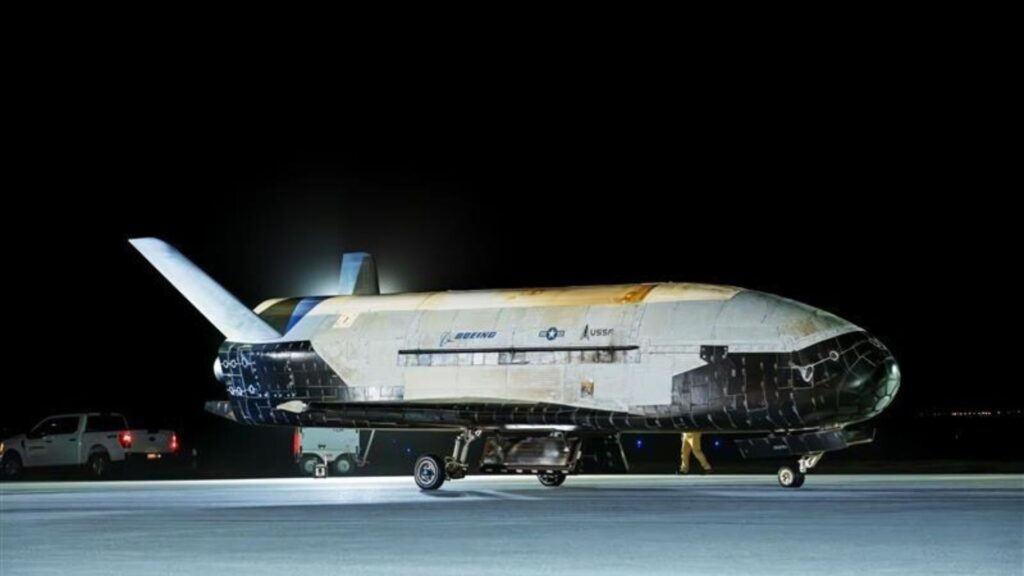 Retour sur Terre après le 7e vol en mars 2025. // Source : U.S. Space Force (image recadrée) Retour sur Terre après le 7e vol en mars 2025. // Source : U.S. Space Force (image recadrée)